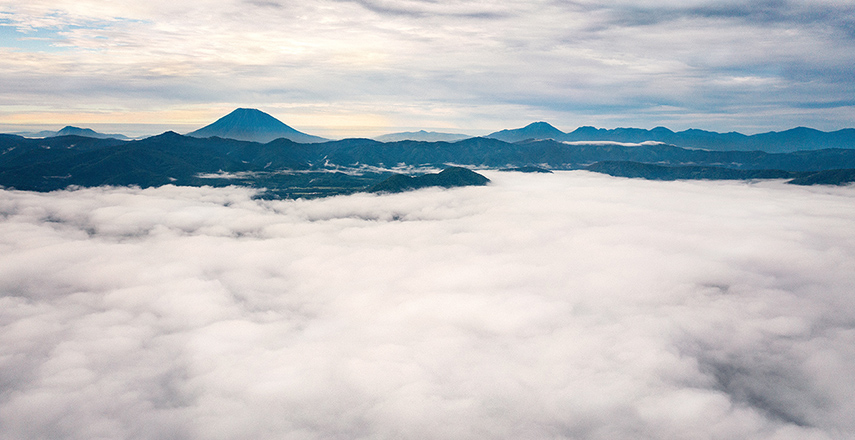 幻想的な奇跡の光景 雲海